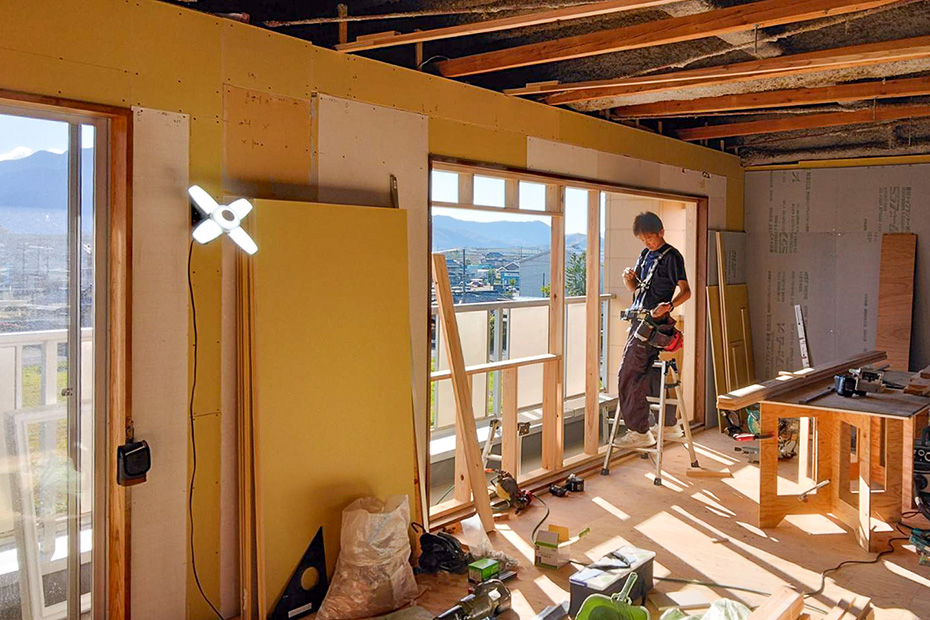 窓まわりの断熱施工準備の様子｜冷え対策