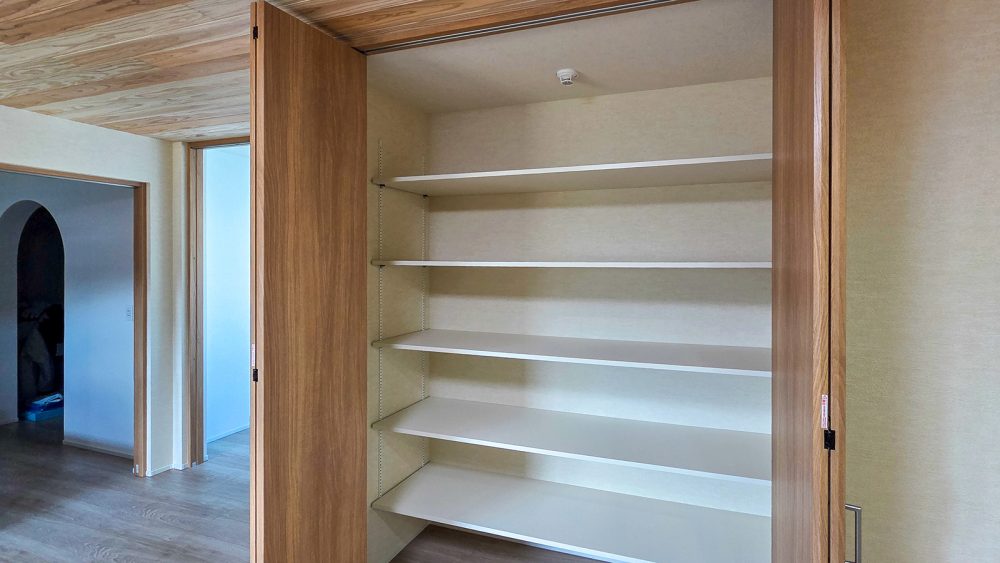 越前市 住宅 収納 可動棚 大容量クローゼット